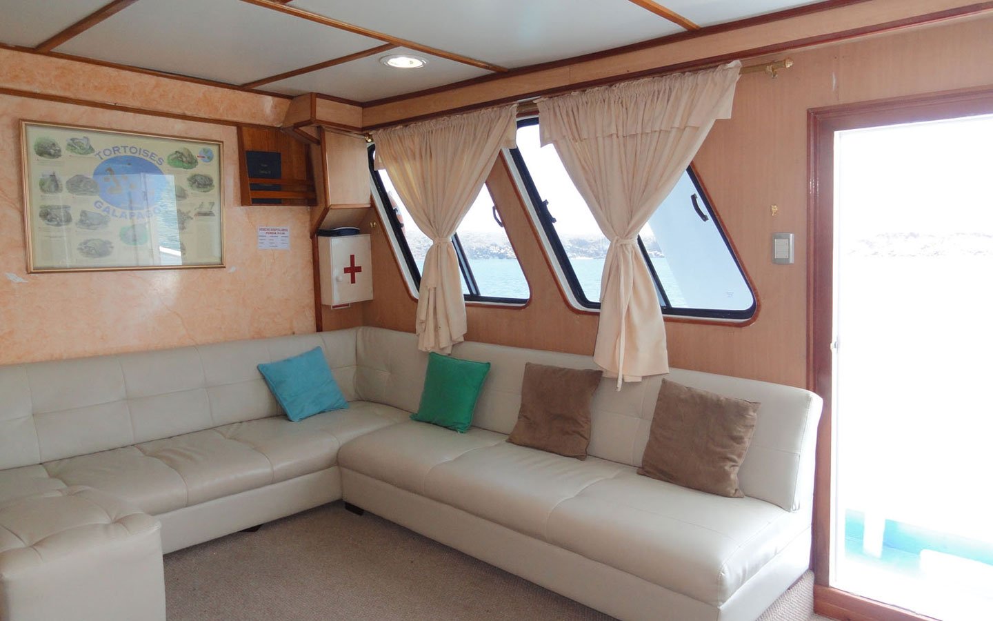 Yolita II Yacht, Galapagos